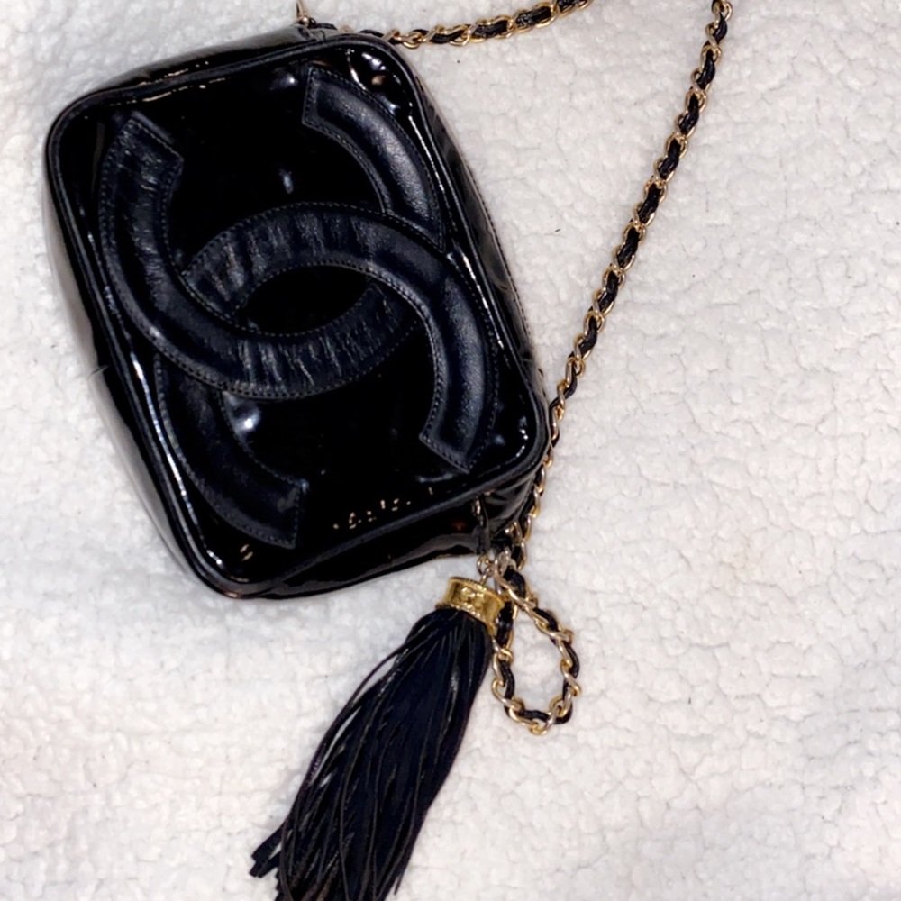 AUTHENTIC CHANEL VINTAGE CROSSBODY